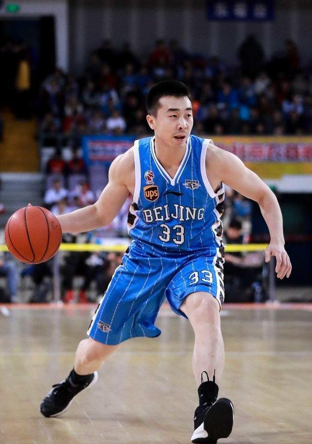 杨凯篮球图片