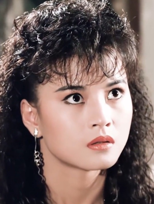 女神黎燕珊,音乐响起回忆拉满,那些年的挂历女神让人怀念!