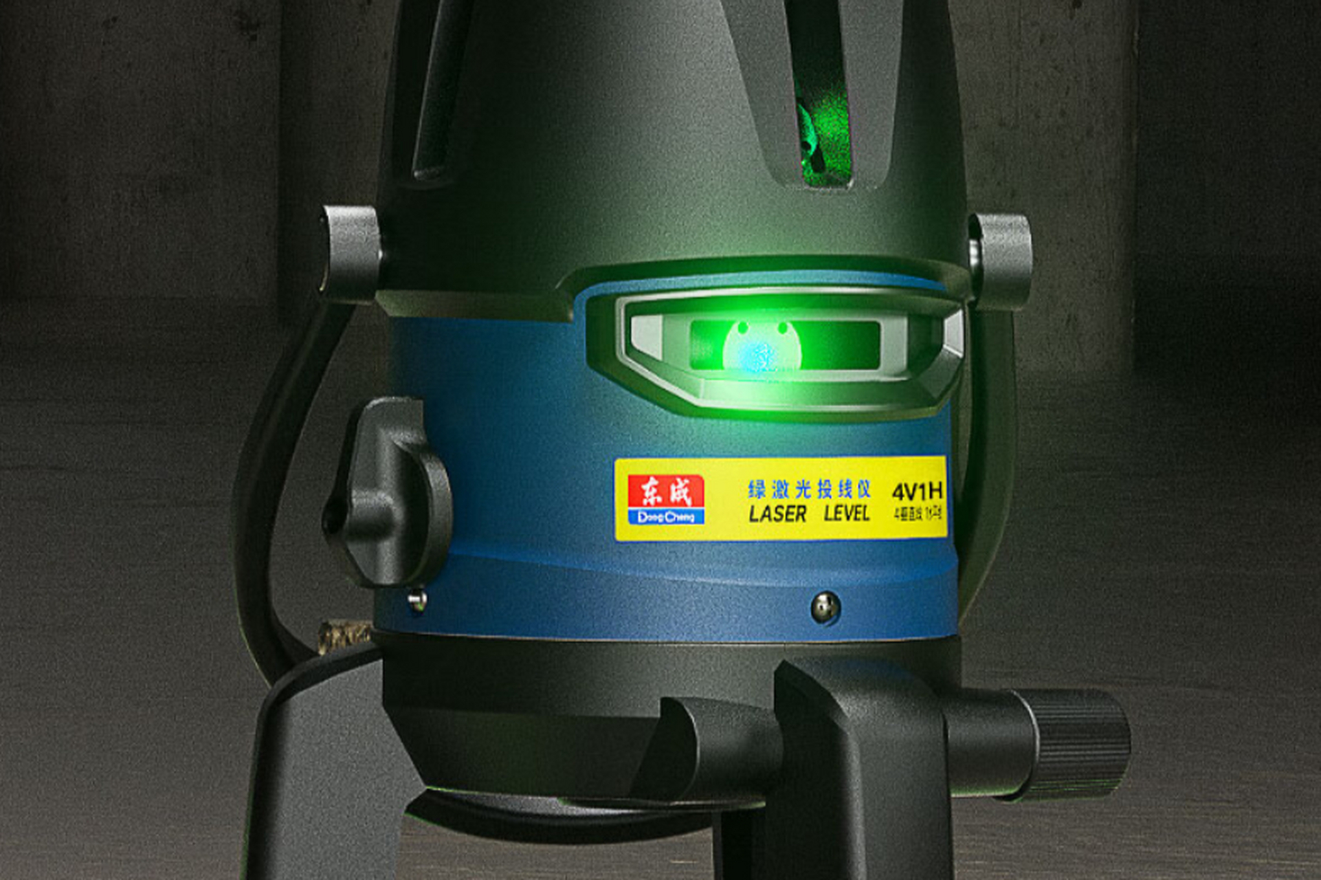 东成绿光5线水平仪ff08-41是一款激光高精度自动打线水平尺,采用先进
