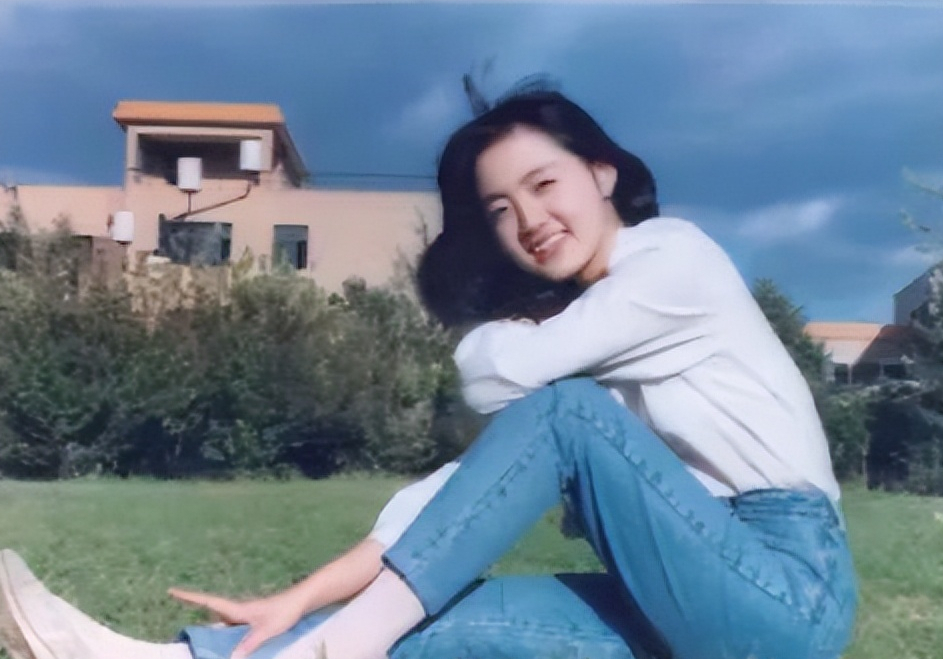 冻龄女神杨丹:与初恋隐婚生子,主持天气预报25年未成央视正式工