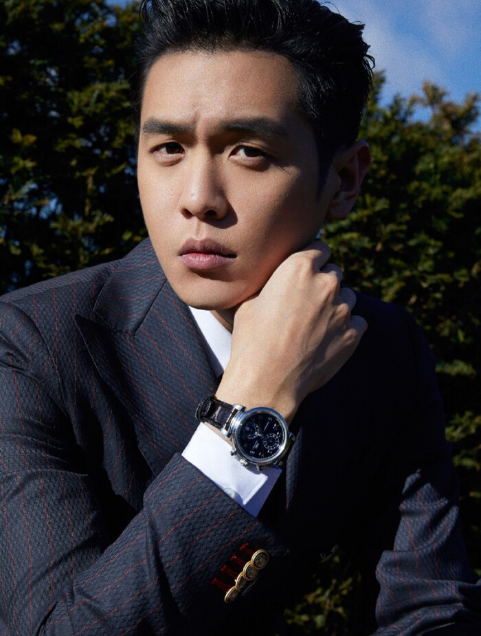 张若昀撒娇要唐艺昕摸摸下巴,注意看唐艺昕的反应,真夫妻就是甜-度小