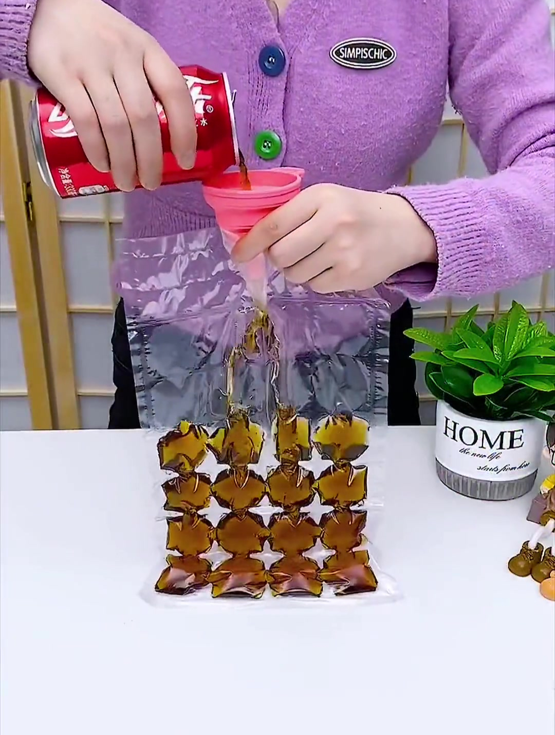 喝饮料没冰块怎么行一次性冰袋 好用又方便