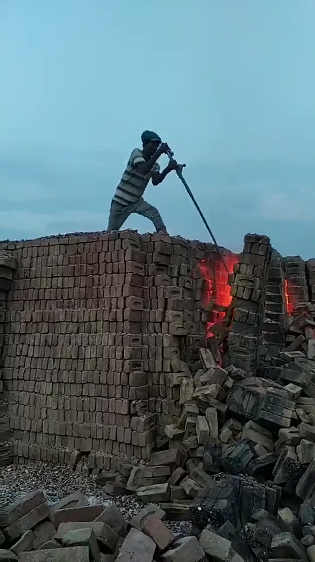 15一天请来的烧砖工,看到这操作,这钱花得值!