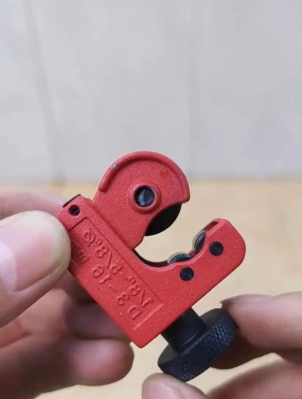手动割管器,手拧就能割管,铜管铝管都能割,你用过吗?