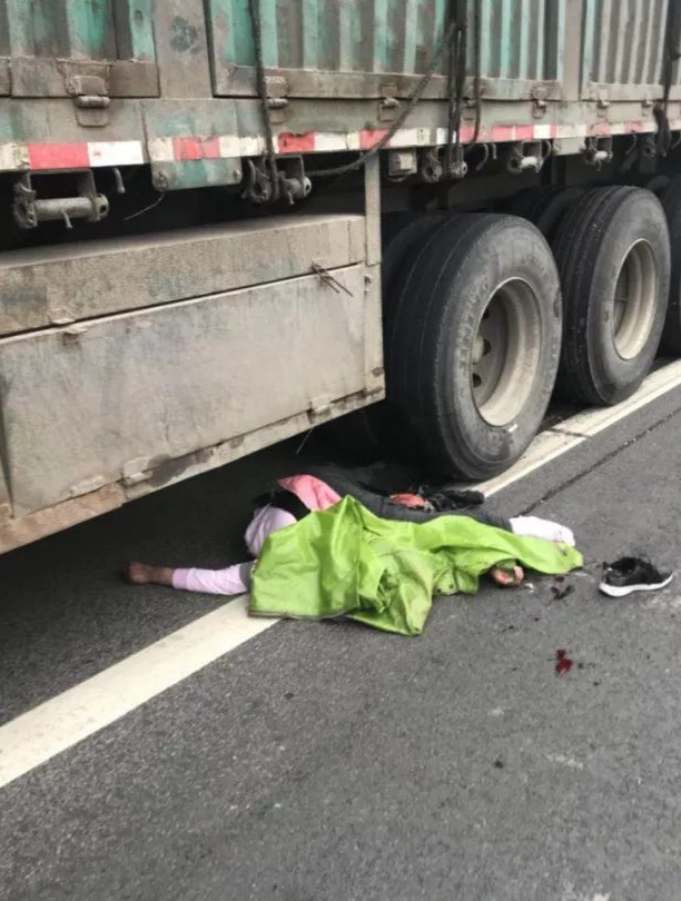 15岁少女被大货车碾压身亡,货车司机被判无责,家属大喊不公平10