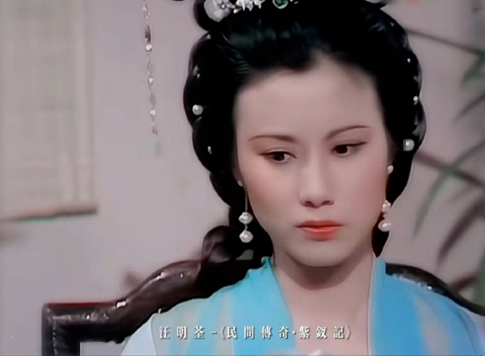 被汪明荃的古典扮相给美到了!妥妥的古装才女,温婉动人心