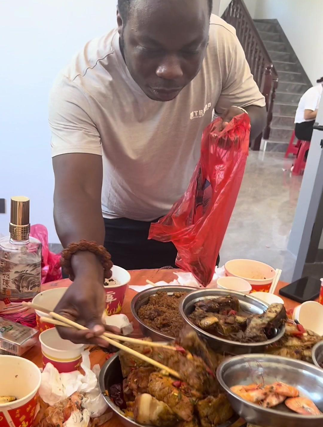 第一次吃席,打包菜回家,没错吧?-度小视