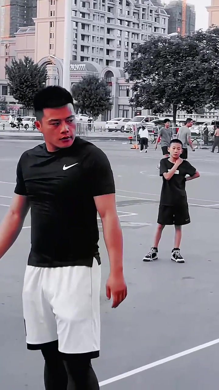 朋友的无敌剪刀脚,在篮球场上算是独领风骚,太强了