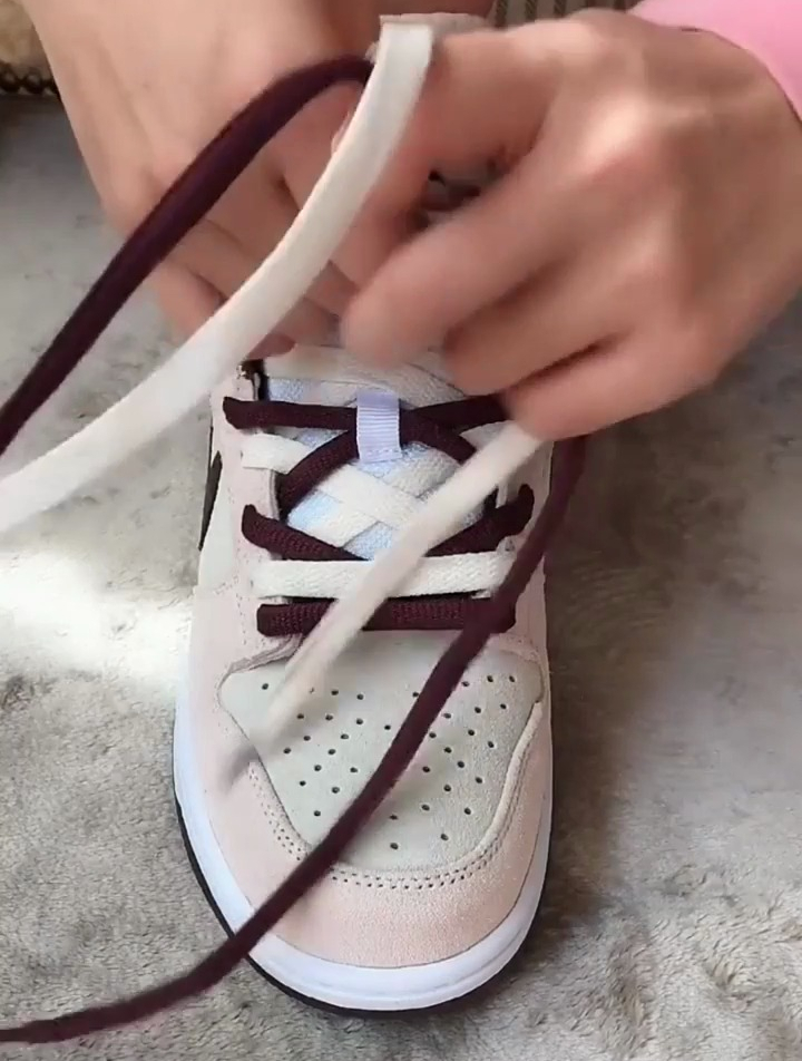 这种双色鞋带绑法你们可还喜欢