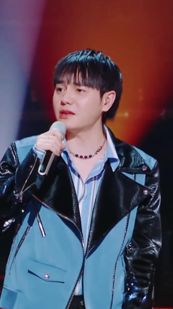 李巍v仔现场清唱《守护着我的光》,好有力量!-度小视