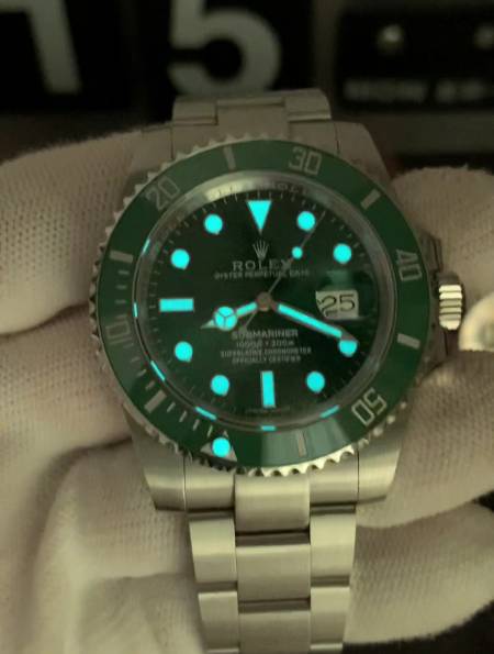 看完这几十秒的劳力士绿水鬼实拍,原谅我不厚道的笑了!