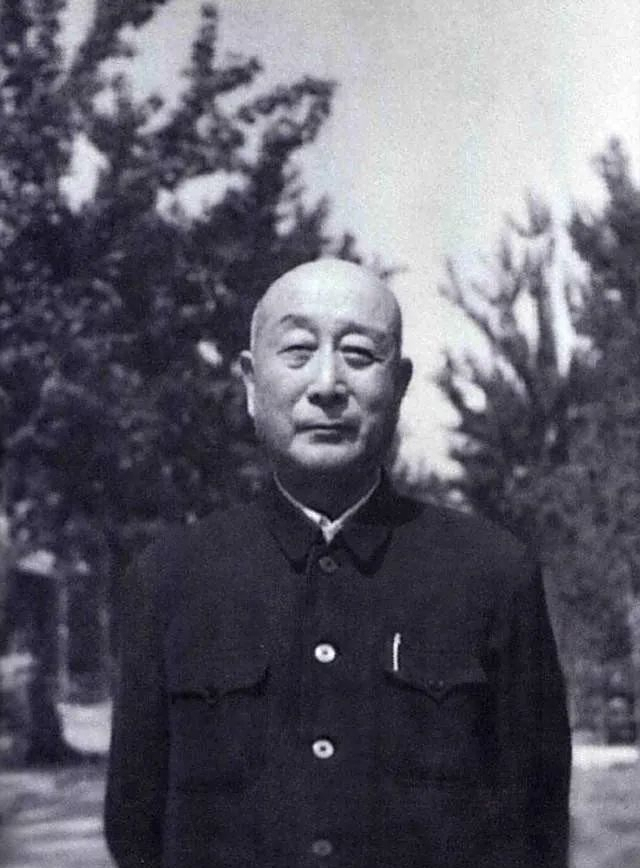 他曾任东北局第二副书记,1954年却因高岗被下放,晚年结局如何