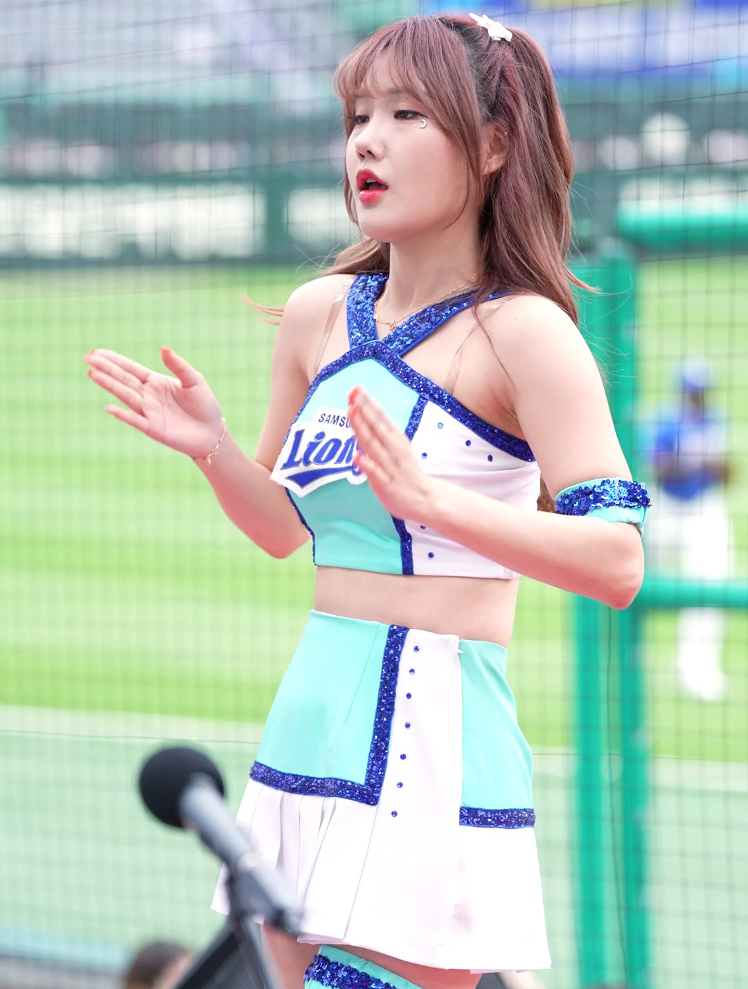 1我是崔洪罗拉拉队长直拍崔洪拉啦啦队队长范康三星狮子