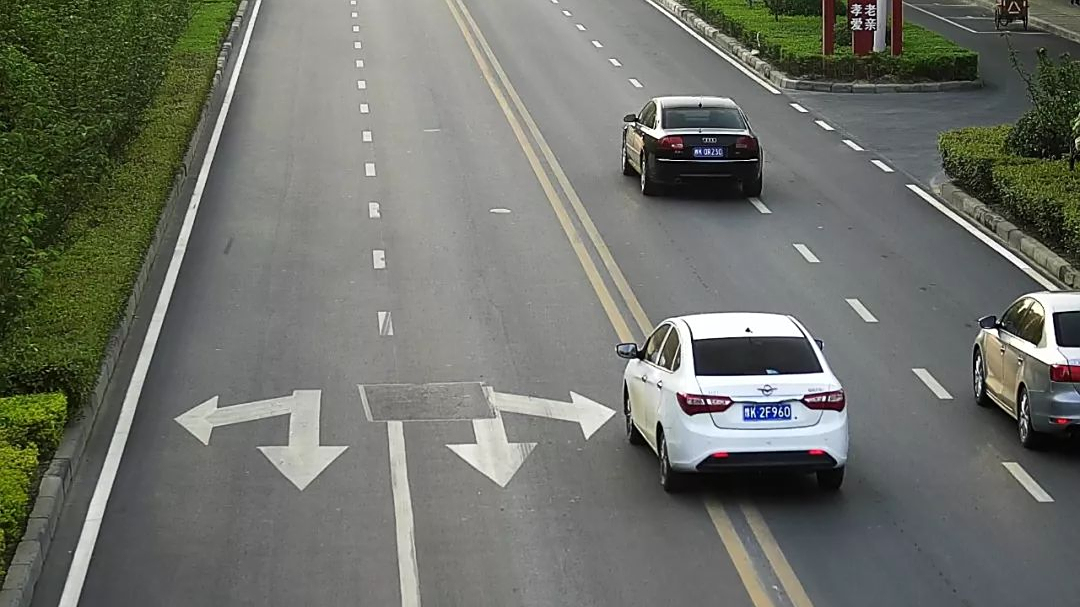 高速上压白线时一定被拍吗?