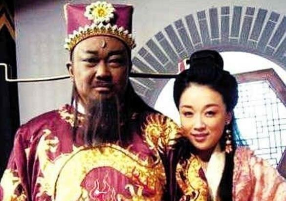 铁面无私"包青天",一生娶了三个老婆,传宗接代的却是1个丫环?