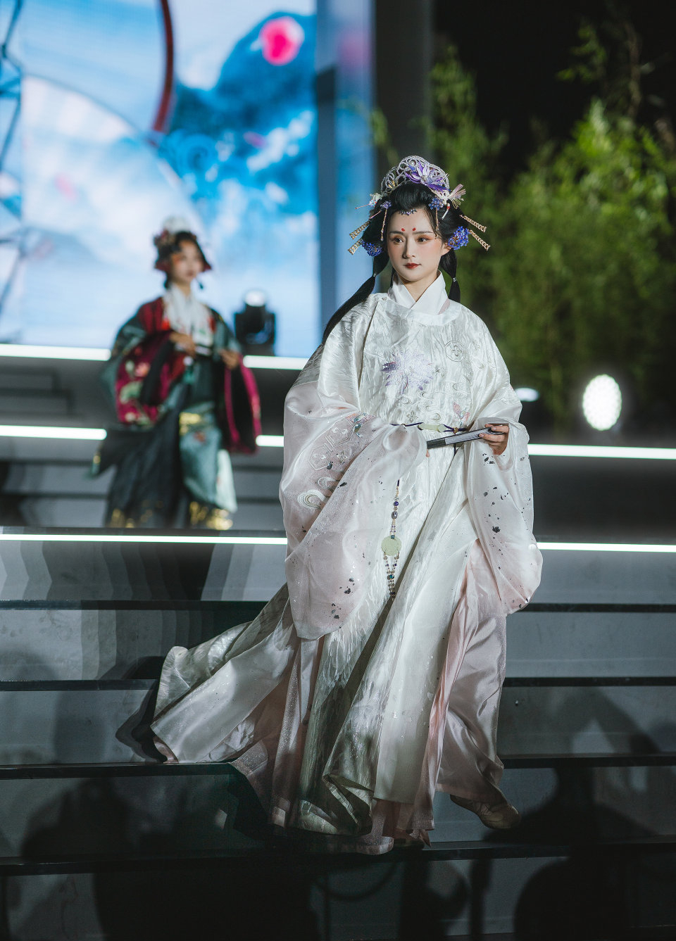 "汉服走秀"美到海外!无p图,无滤镜,外国人也被惊艳到了