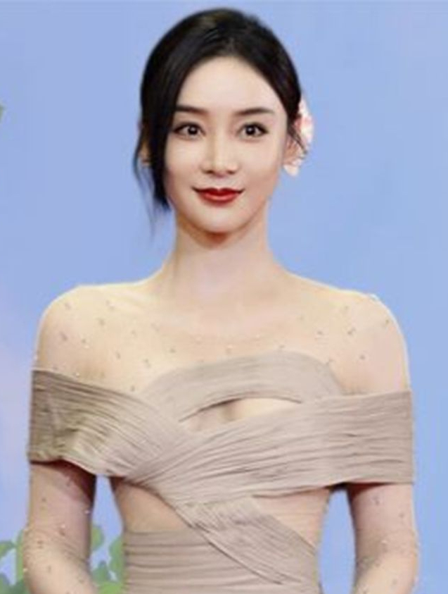 让经纪人崩溃的明星意外,袁姗姗单手举起文物,王琳凯意外表演