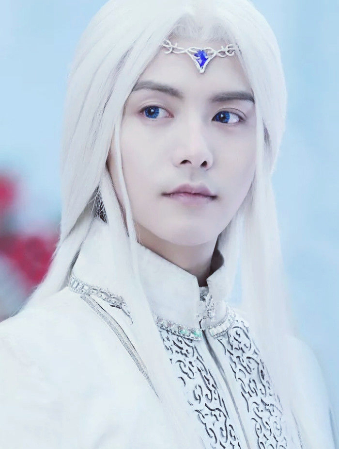 男星古装白发造型差距有多大?成毅一眼万年,檀健次相柳太惊艳