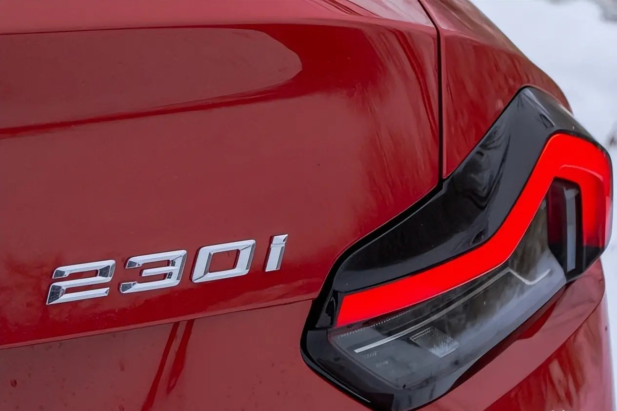 2023款宝马230i轿跑车:入门级并非贬义