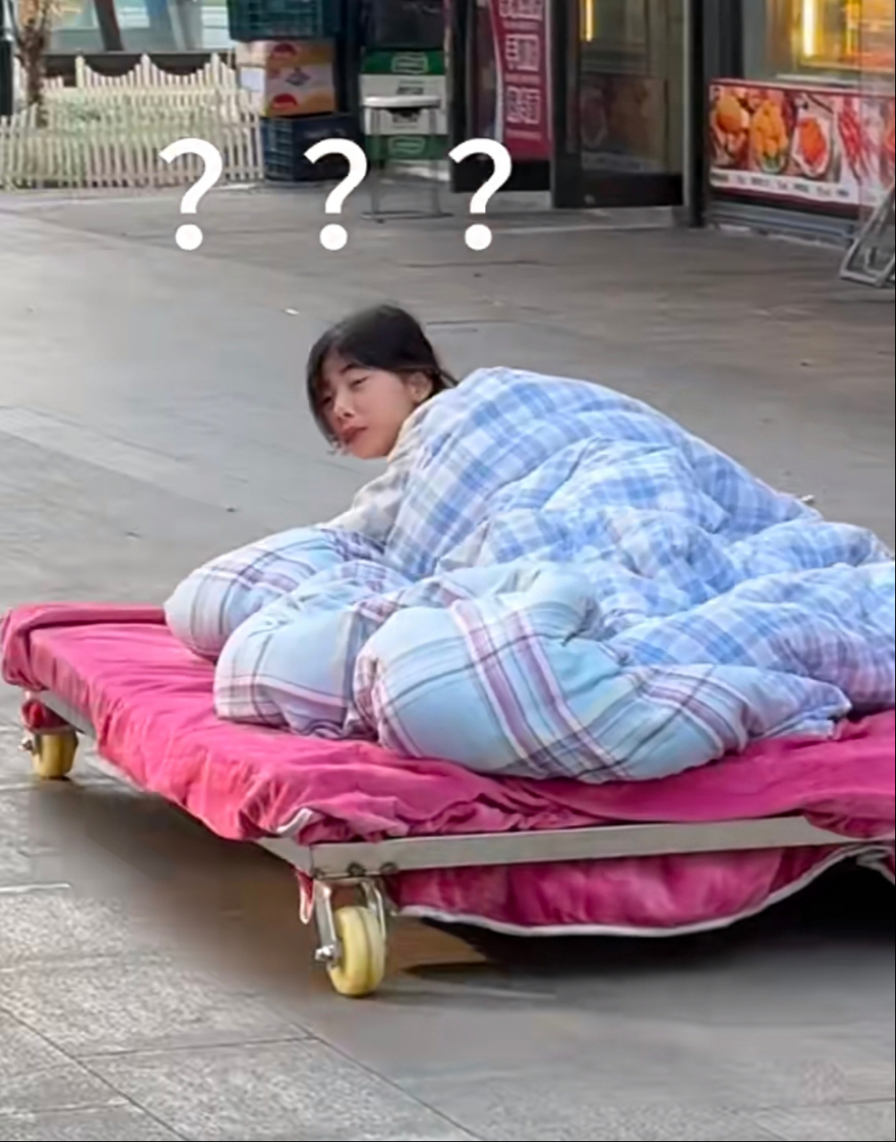 这是真的被床封印了啊哈哈哈哈哈  老板:今天为什么迟到?
