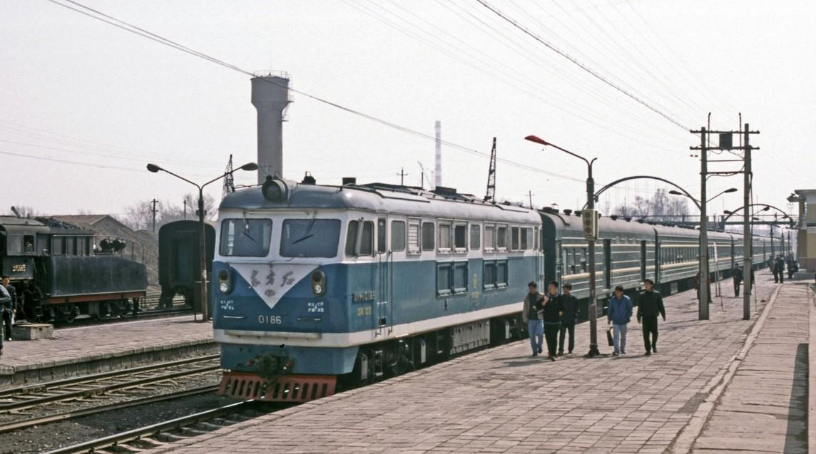 1988年,拉滨线背荫河站列车正面冲突事故,造成19人死亡25人重伤