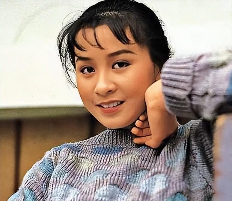 先说刘嘉玲,她当年进圈时,正是港圈的黄金时期.