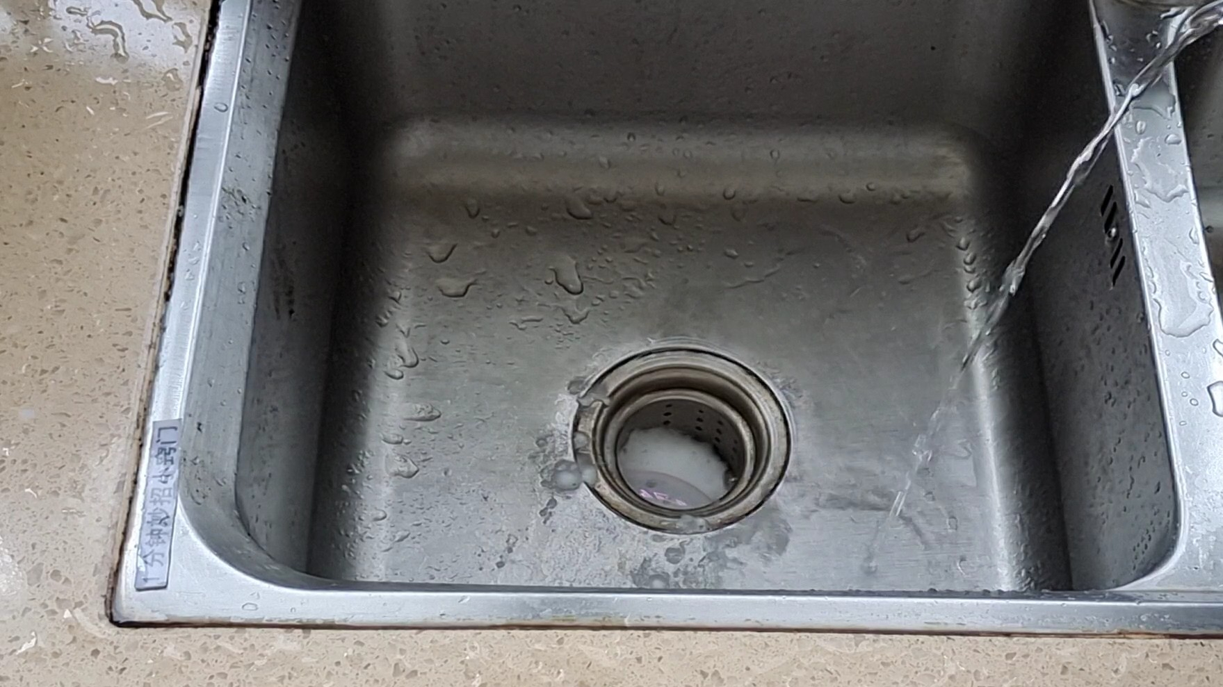 洗碗池下水道无论有多堵!撒一把小苏打,立马疏通,不用花1分钱