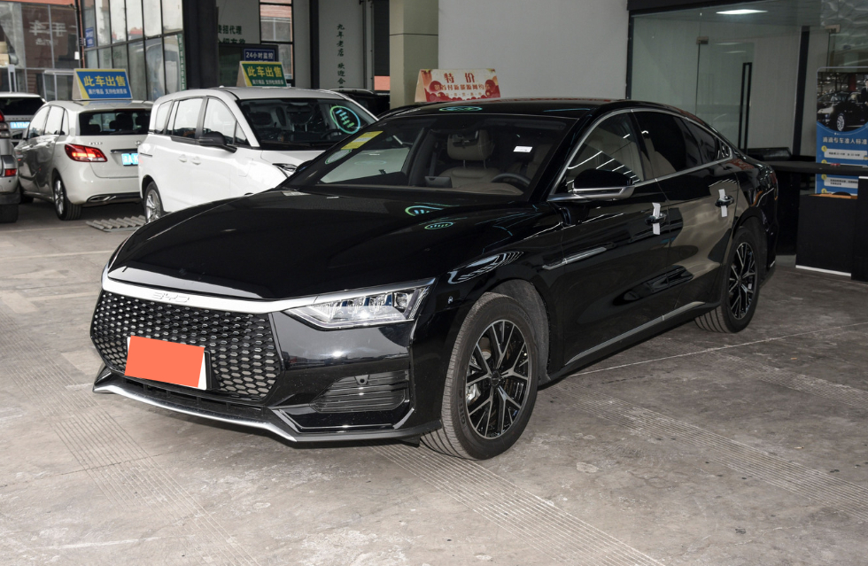 比亚迪e9:汉的兄弟车型,续航506公里,轴距2920mm