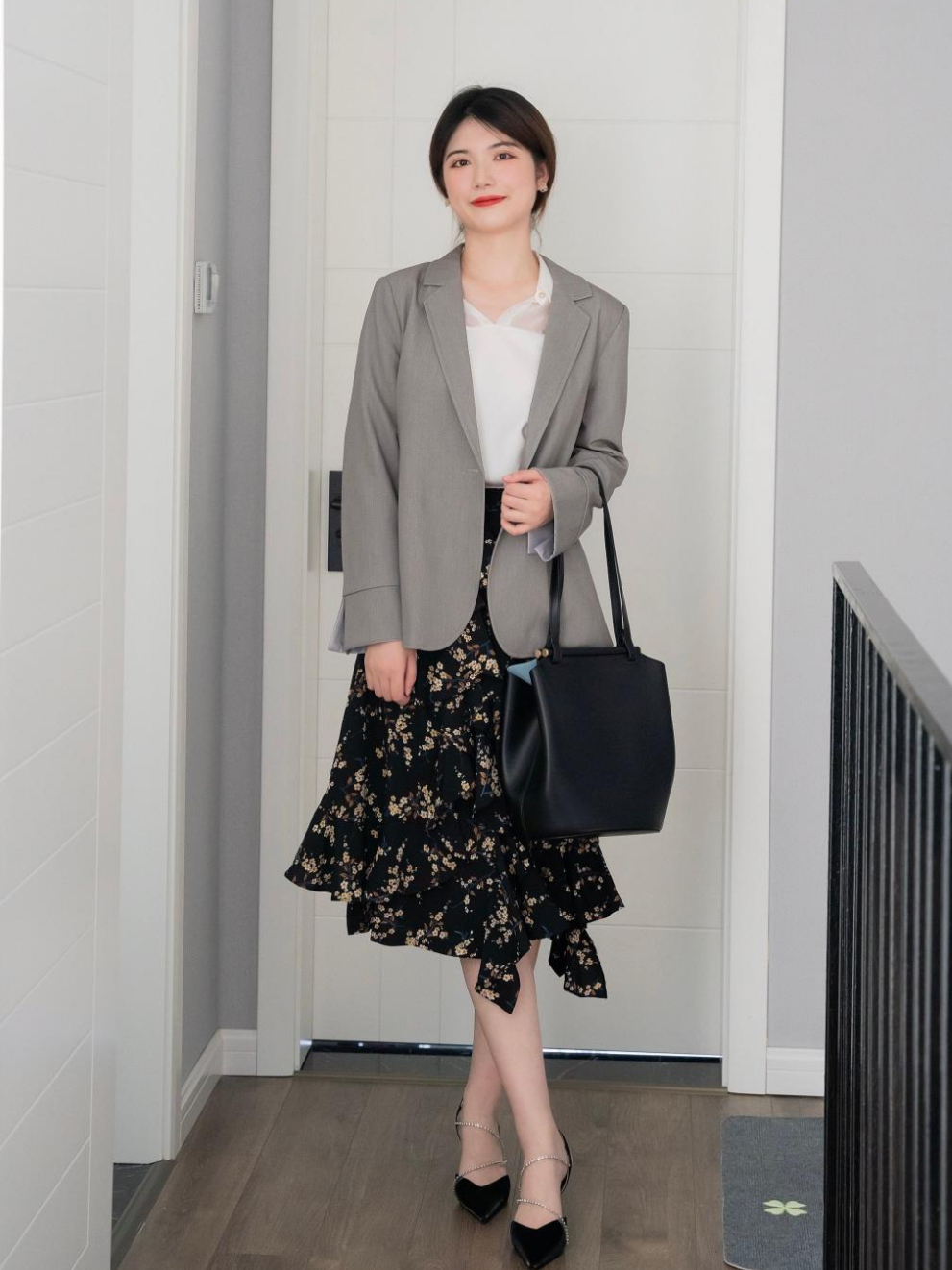 35岁女性出街怎么穿?学学"高质量"搭配法则,美得优雅又大方