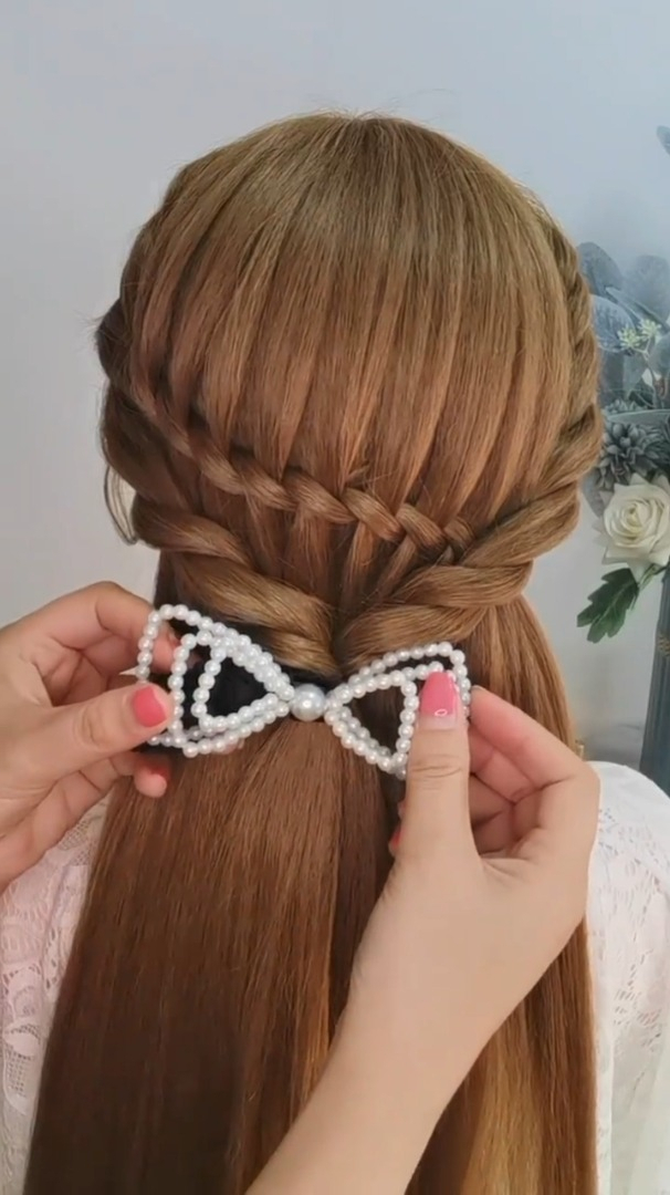 女神瀑布辫甜美披肩发型