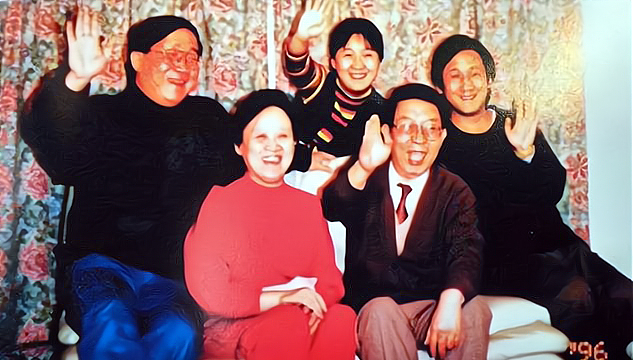 2001年4月25日,梁天的父亲范荣康离世后,过了不到一个月,哥哥梁左因