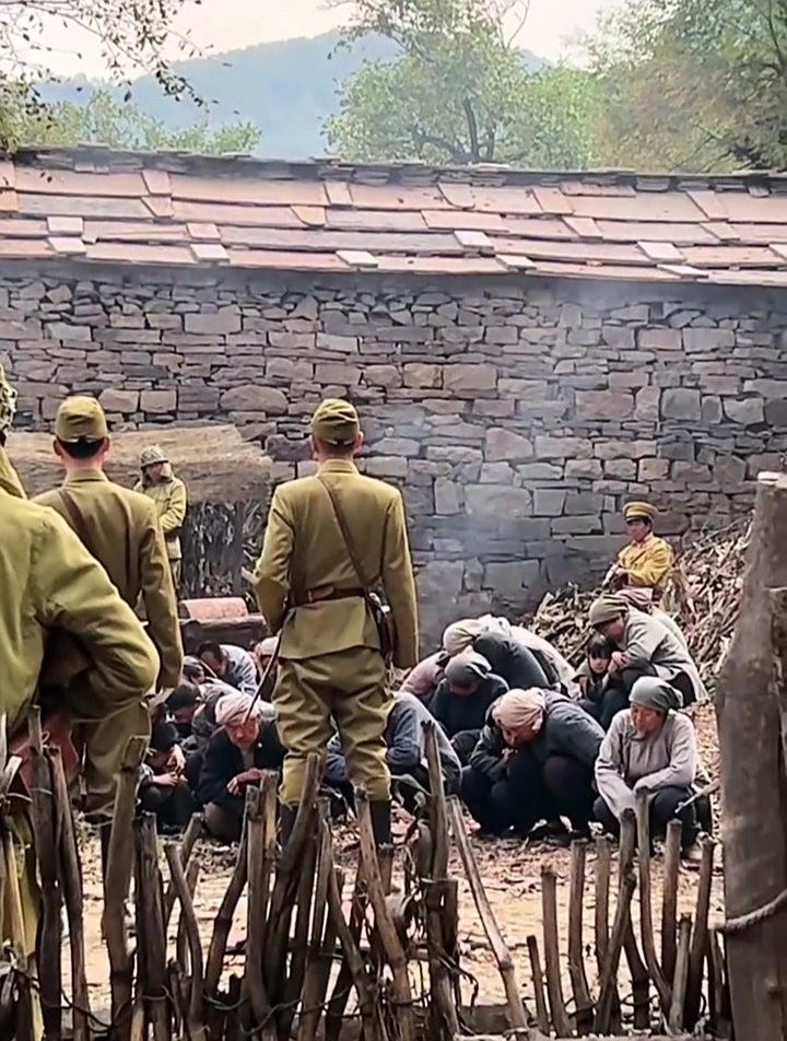 在抗战剧组当群演,今天拍摄鬼子进村