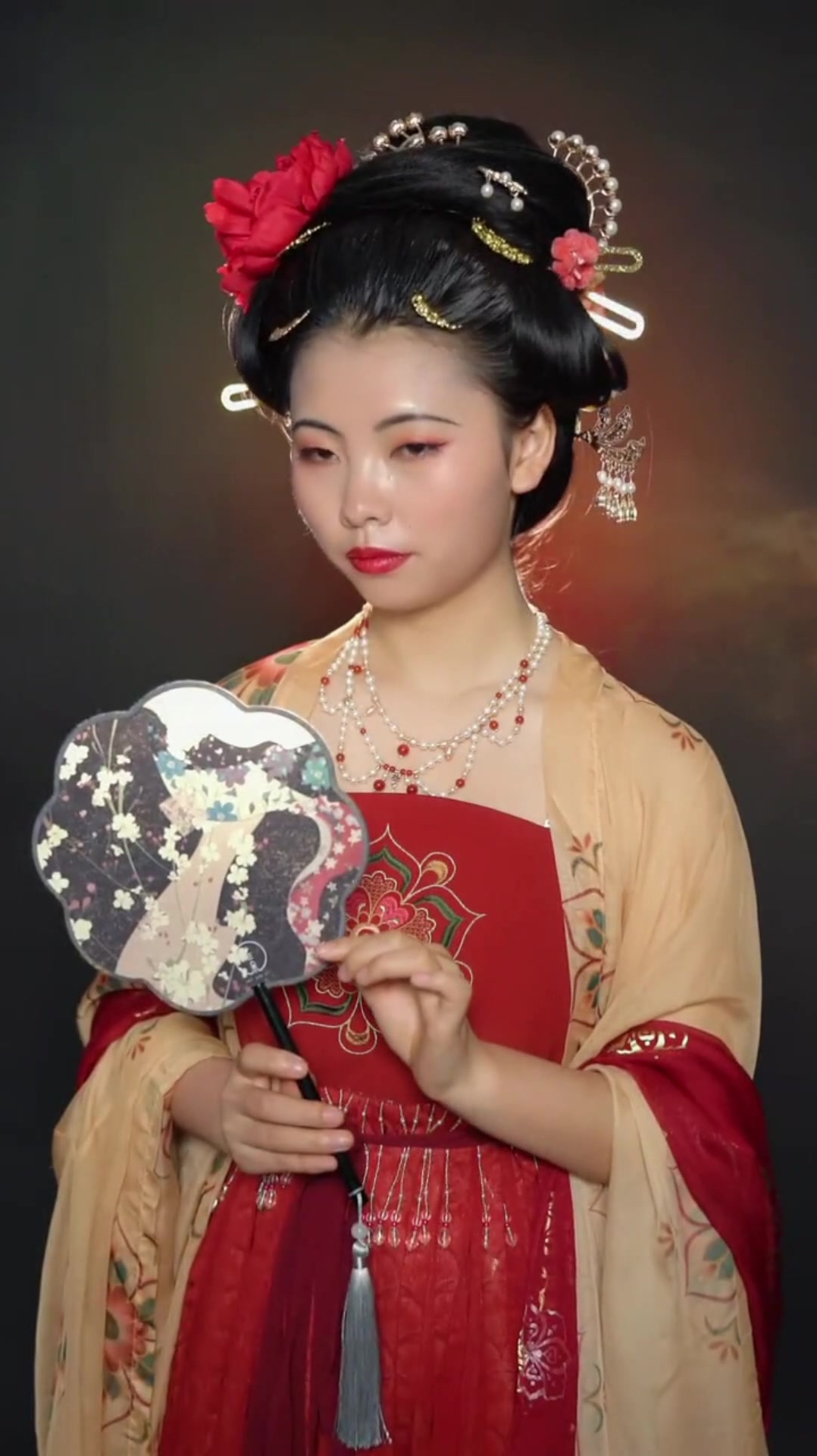 高贵大气的唐风诃子裙妆容教程来啦唐妆