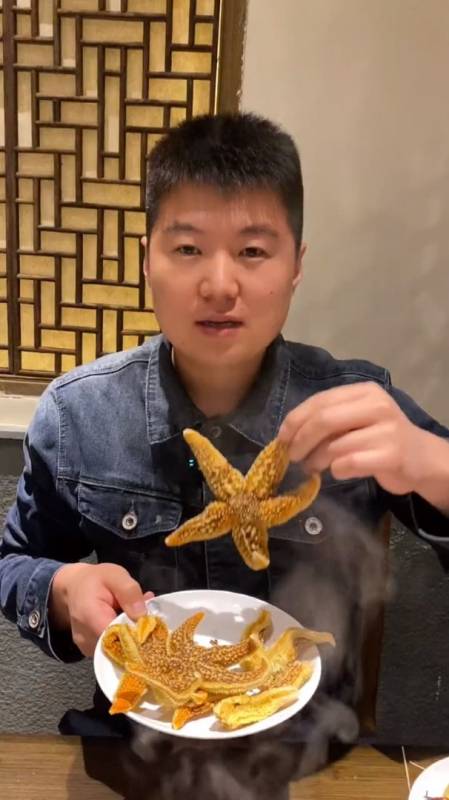 2021-12-160二龙哥来了76粉丝  关注#舌尖上的美食#广西黄金甘蔗,甘甜