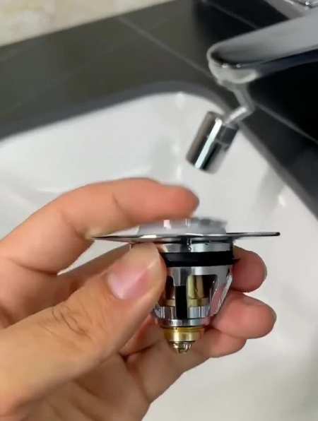 洗脸盆弹跳过滤塞,防堵防臭,再不怕东西掉下水道了-度小视