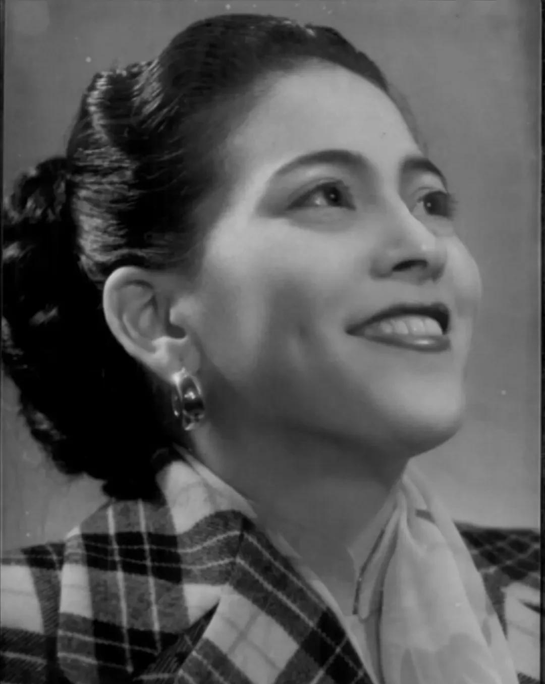 何超英为何被誉为赌王的"最美女儿",这几张珍贵照片告诉你答案