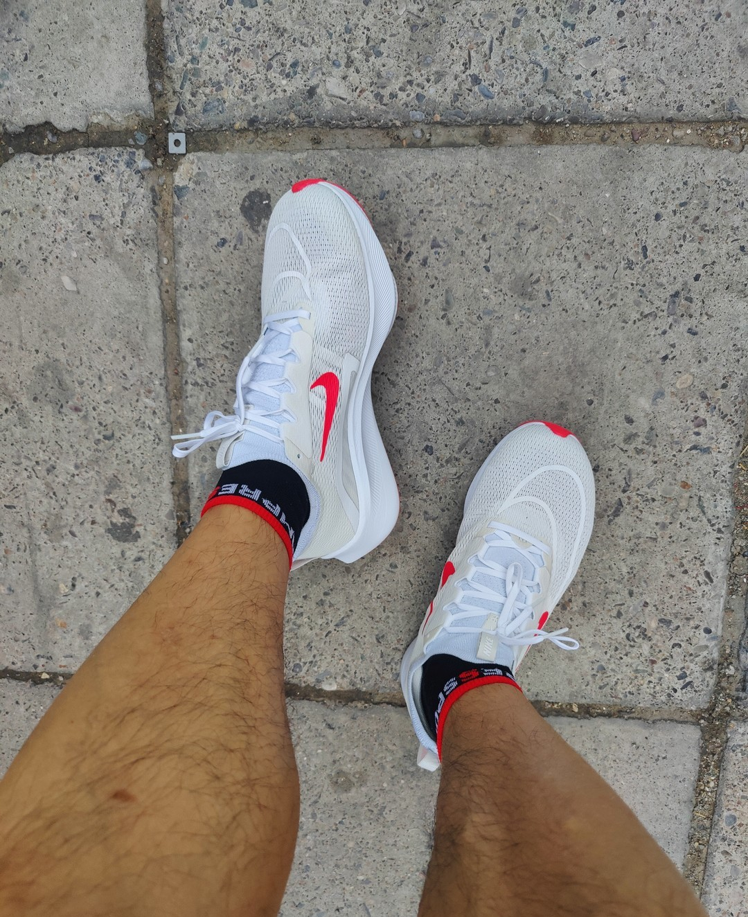 每次都只穿一双跑步袜(超轻19的时候为了防止磨脚,穿两双厚袜子才能不