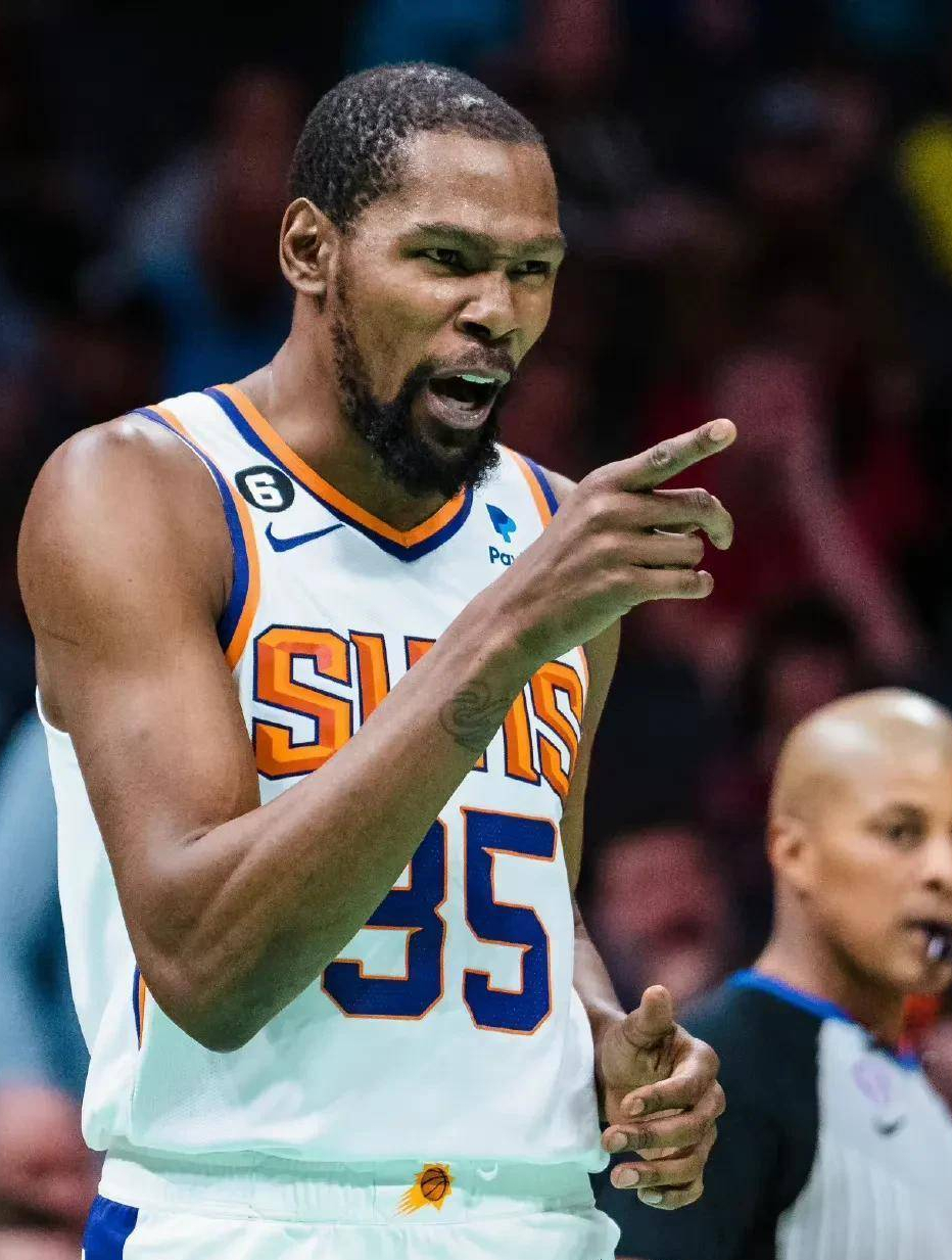 又是在左侧还是这个角度杜兰特抬手三分命中终结比赛悬念