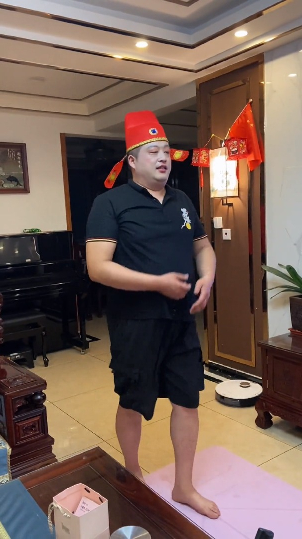 求问,圈哥是不是被女儿灌了含笑半步颠被迫学舞蹈-度小视