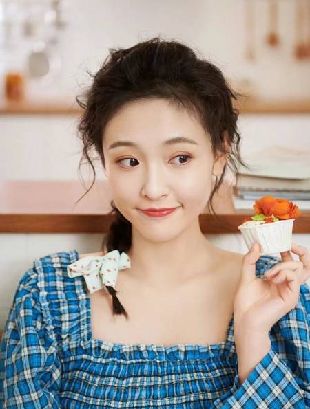 "武大校花"吴倩官宣离婚后重回少女,竟在生日当天被逼喝尿液1-度小视