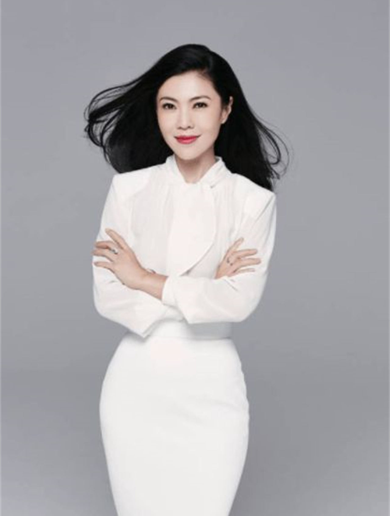 "霸道总裁"苏芒:毁伊能静婚礼封杀唐嫣,为上位公然摸富豪大腿1-度小视