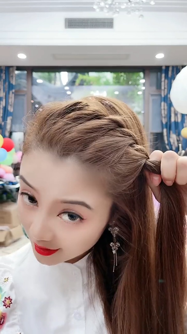 超慢动作教你编两股辫,一看就会,每个人都能学会