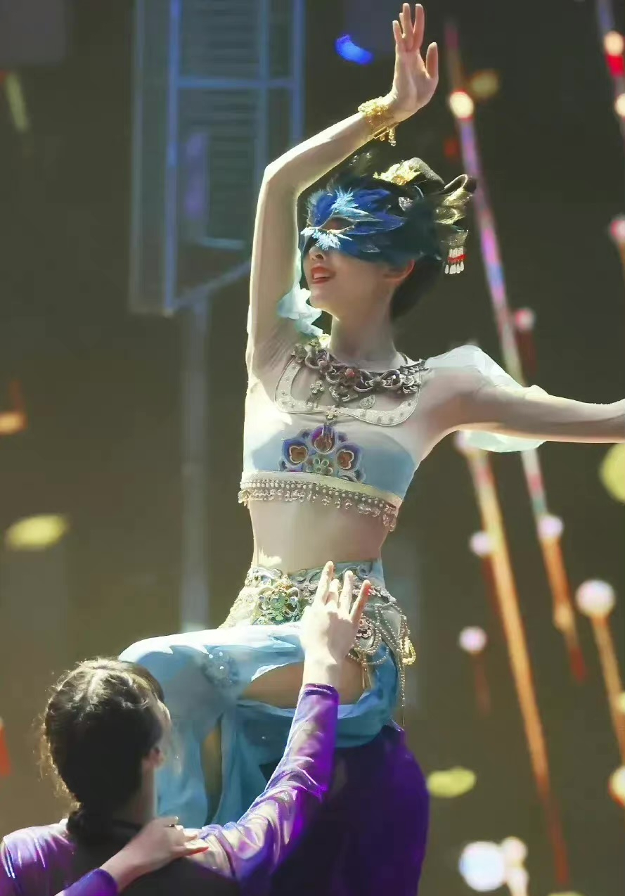 宣璐穿敦煌服跳舞,就像是飞天壁画里面的仙女!一眼万年的感觉!