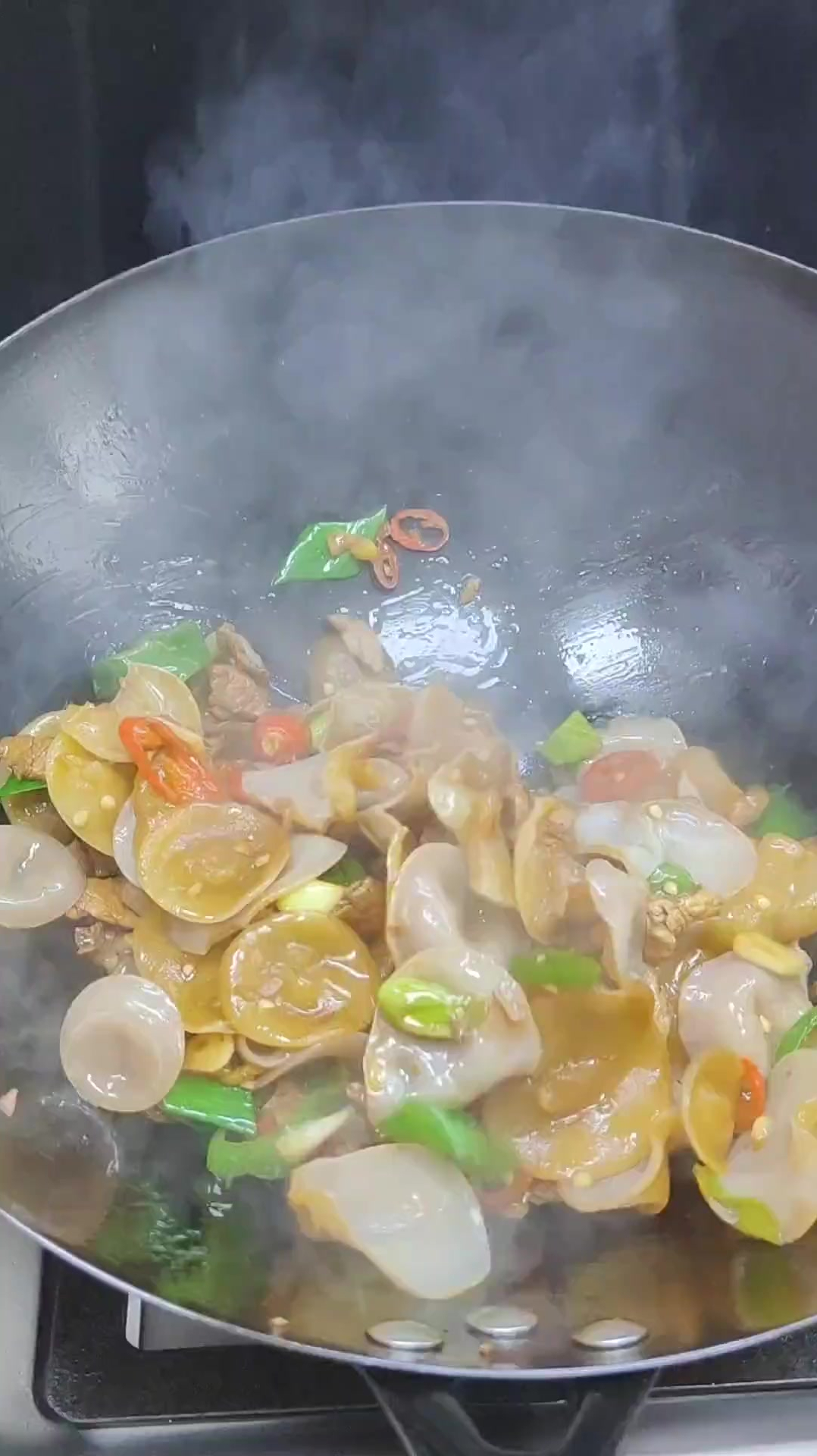 喜欢吃小炒肉,今天加了白木耳一起炒,连吃两碗米饭-度小视