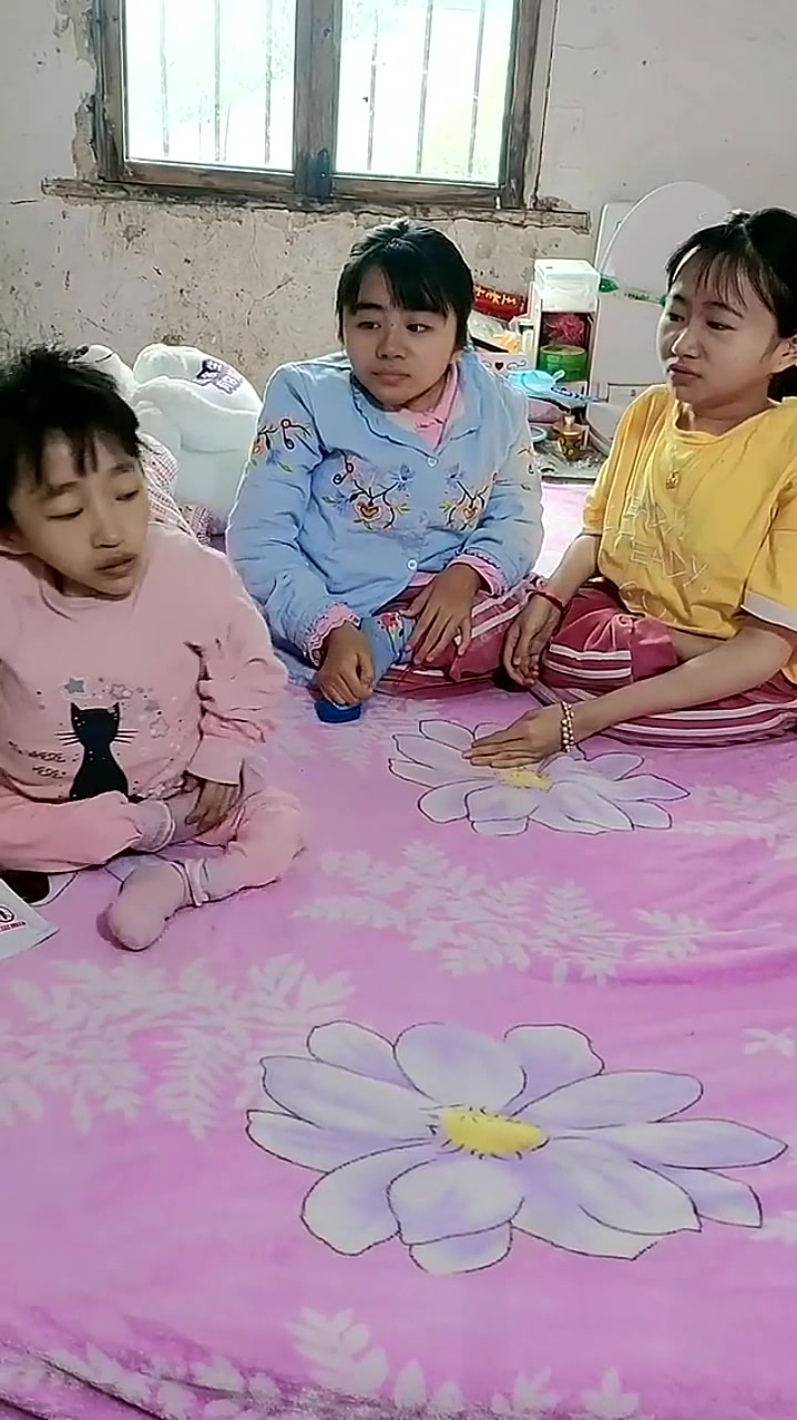安徽袖珍三姐妹如今的生活火遍网络长得很美