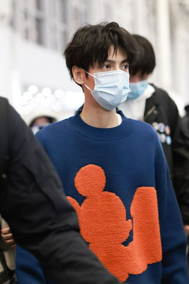 罗云熙拍戏受伤后患肌肉萎缩?双腿细如竹竿引网友担忧