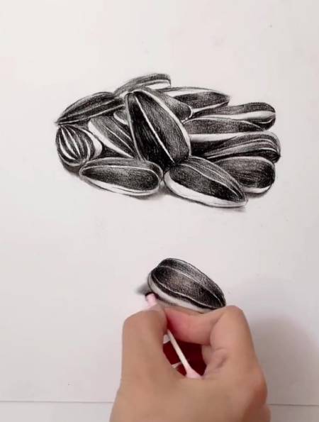 如何画瓜子呢?跟我学会非常简单的!-度小视