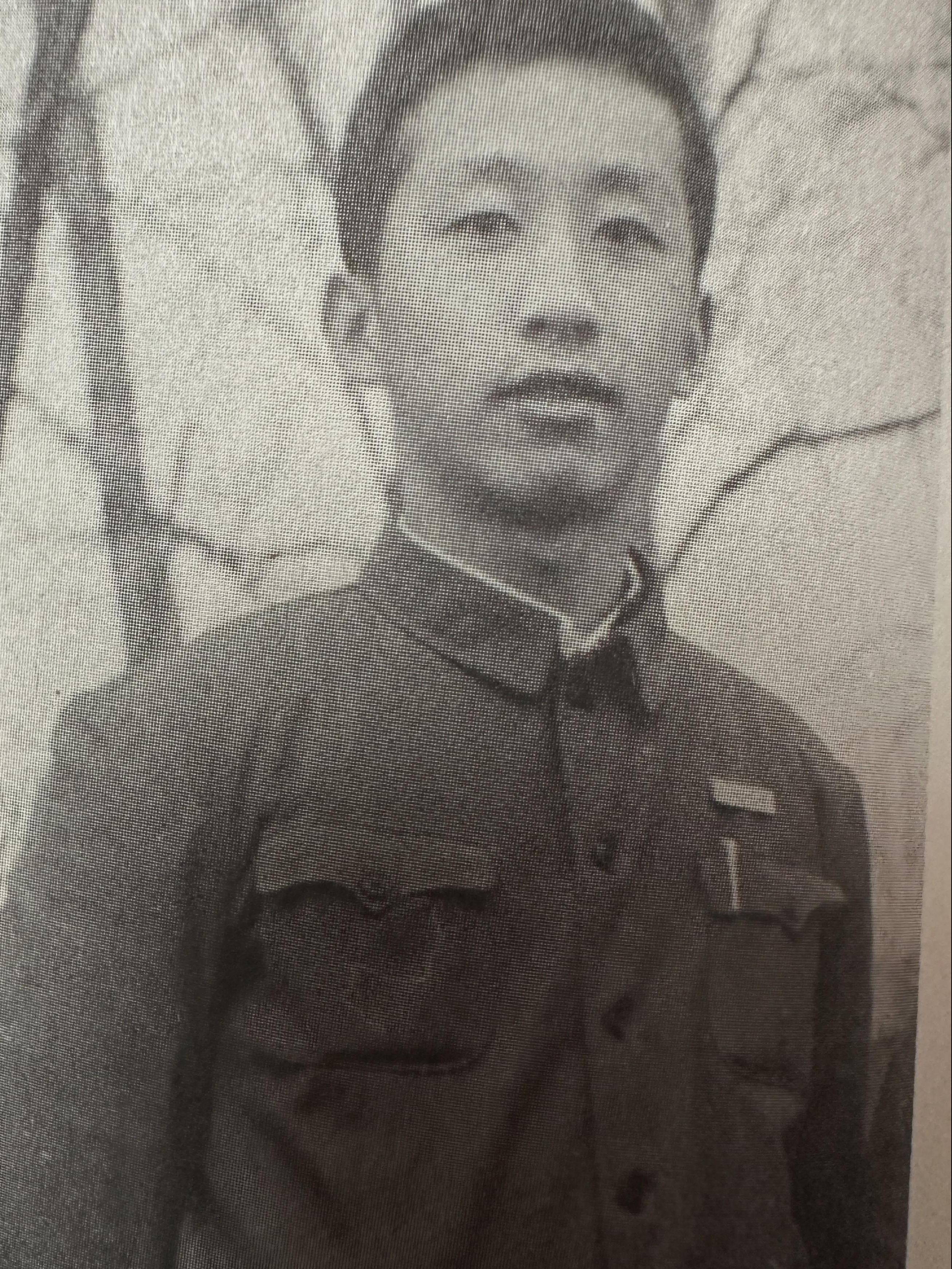 张铁林北影学生照曝光:和张丰毅拼肌肉,和同学沈丹萍周里京合影