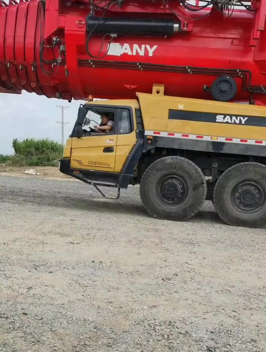 中國大吊車1600噸,霸氣轉場,太震撼了