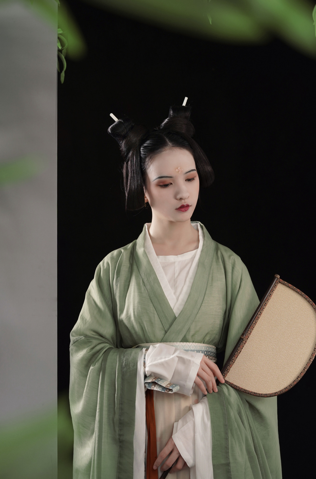 南北朝的审美有多绝?看看复原款汉服就知道了,清雅又高级